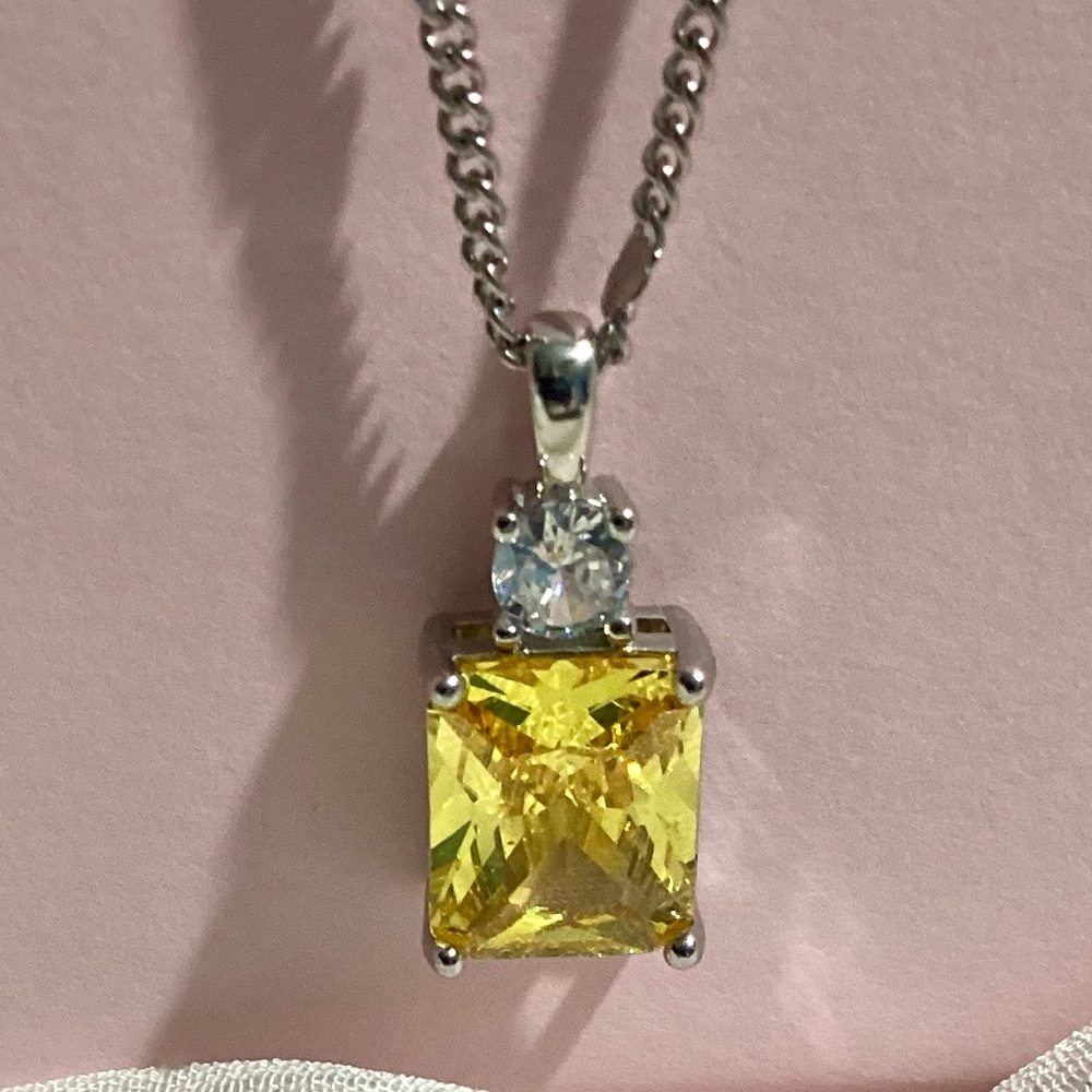 💎Emerald Cut Yellow Citrine square Pendant and Diamond necklace.